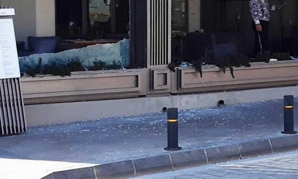Αγία Νάπα: Έτσι γλύτωσε τη σφαίρα στο κεφάλι η 26χρονη Ελληνίδα